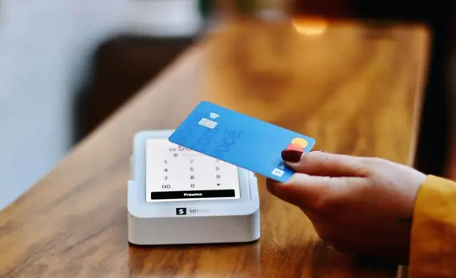 Écran e-commerce observé pendant une étape de travail